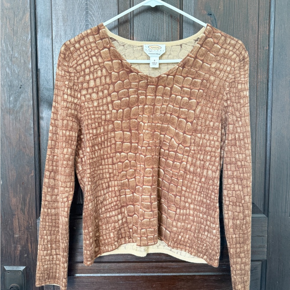 vintage 90s alligator print cropped sweater